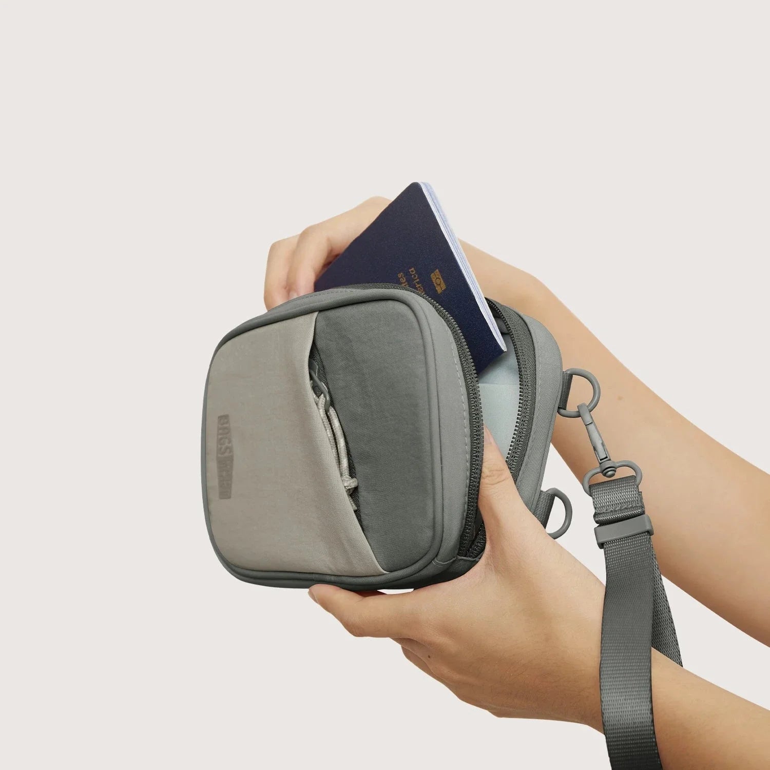 (FREE GIFT)Crush Passport Holder